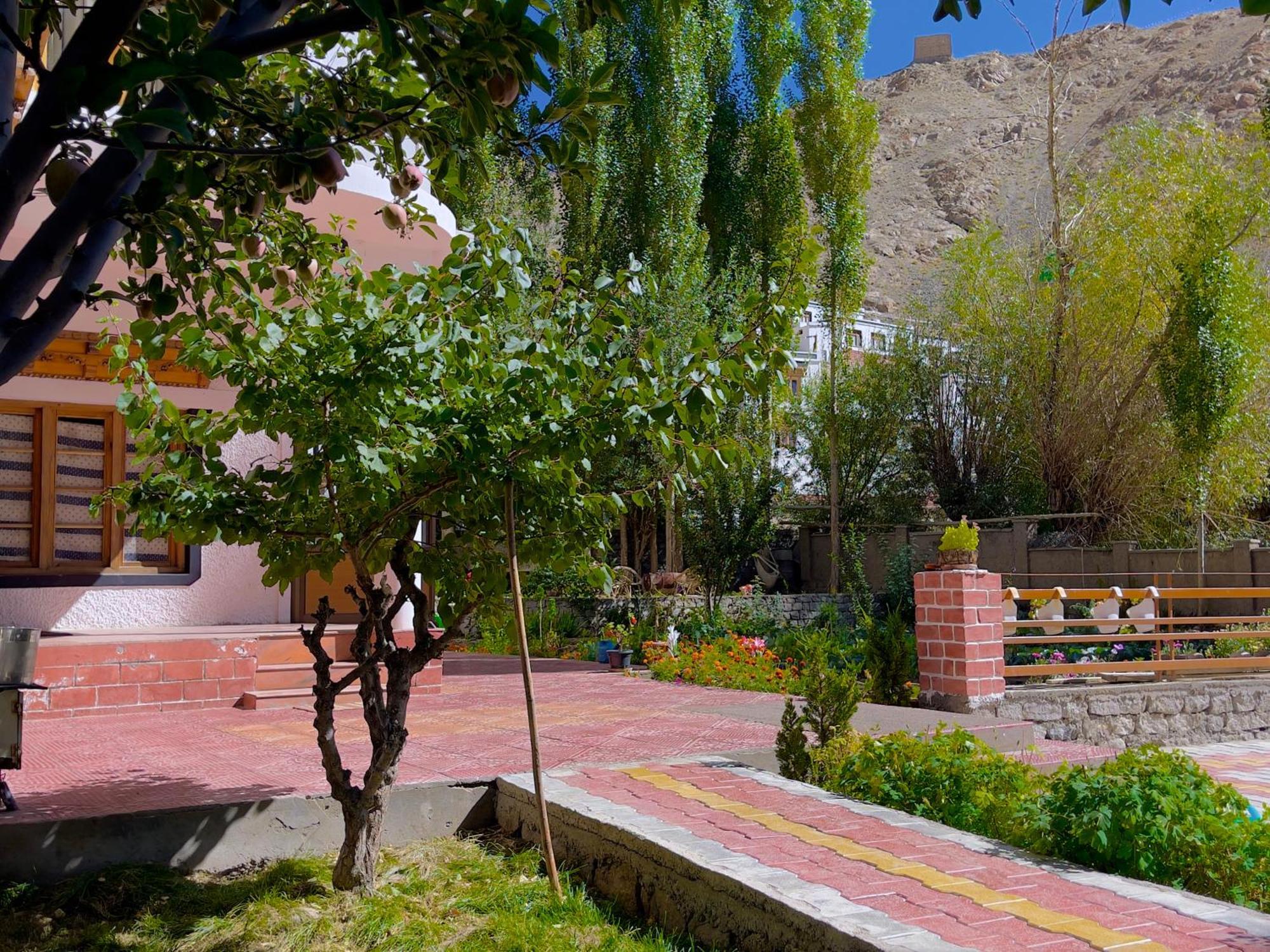 Rock Castle Residency Hotel Leh Buitenkant foto